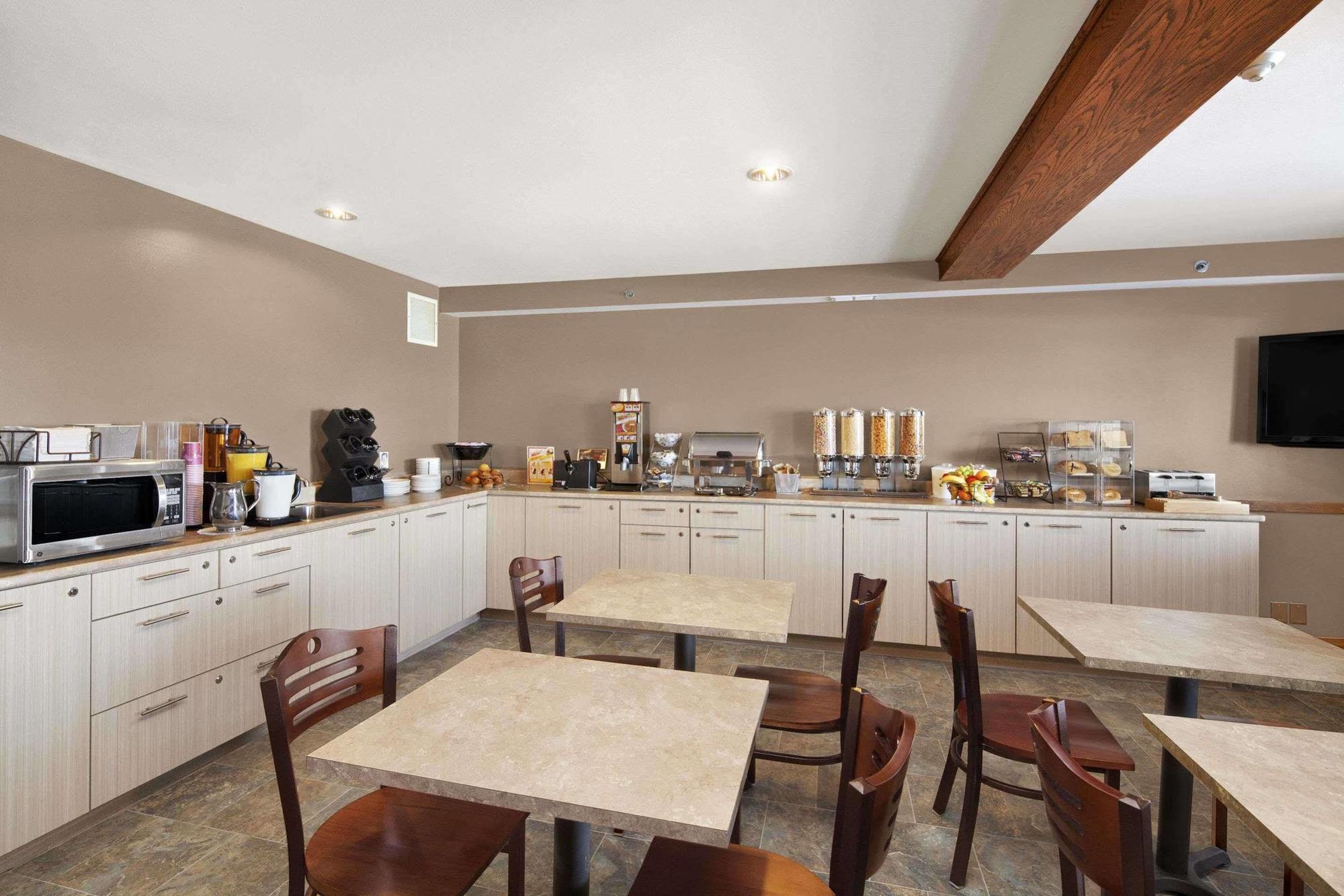 Country Inn & Suites Дартмут Экстерьер фото