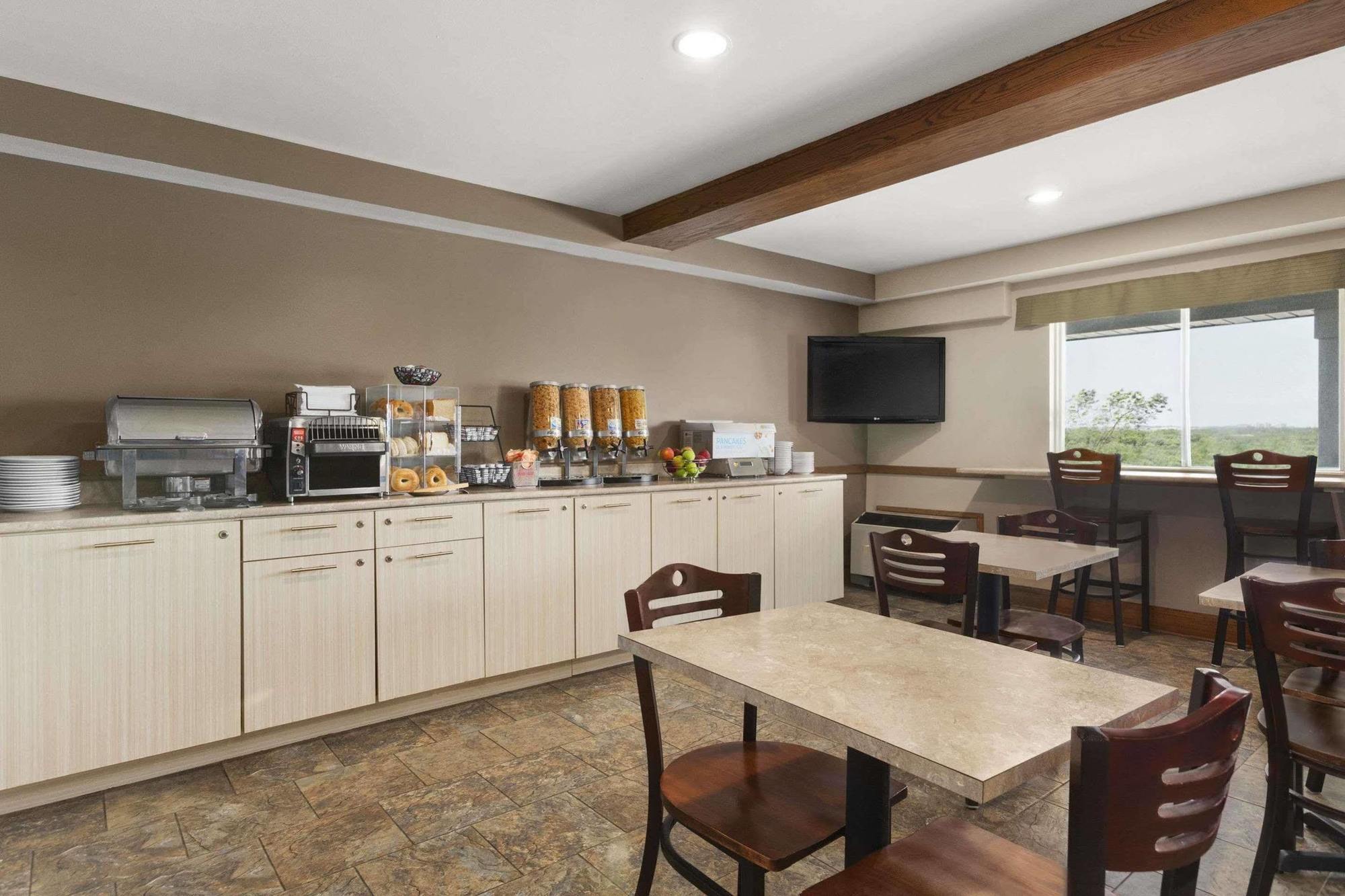 Country Inn & Suites Дартмут Экстерьер фото