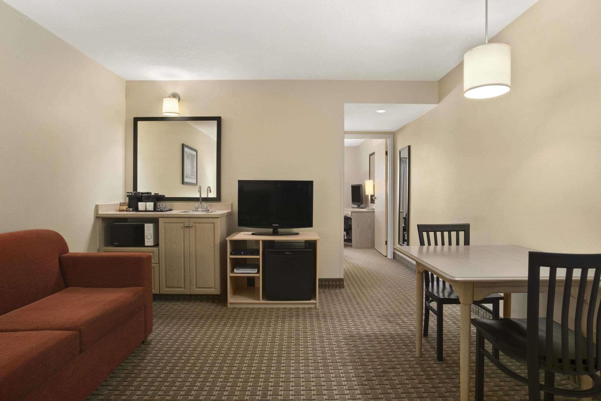 Country Inn & Suites Дартмут Экстерьер фото