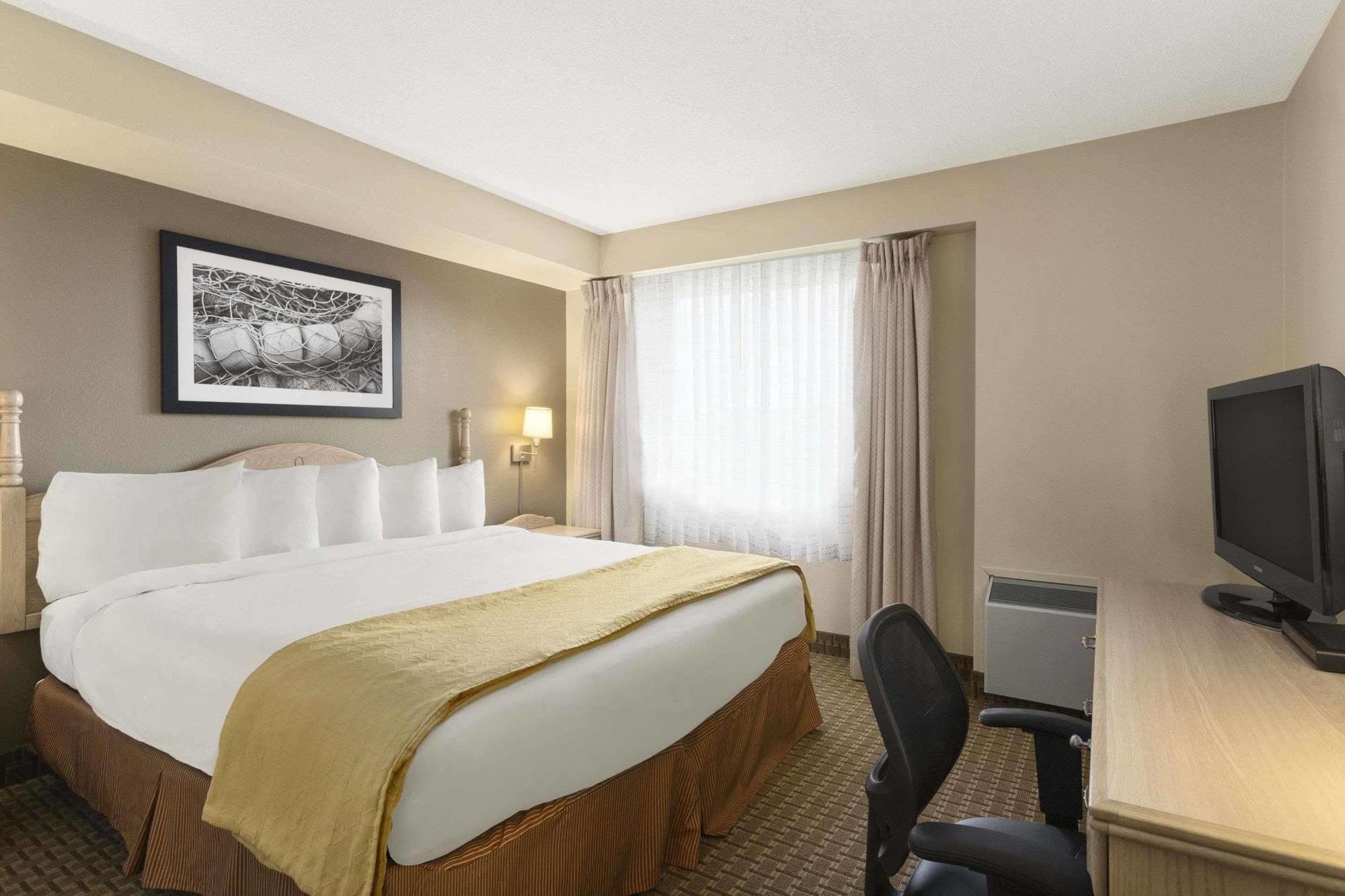 Country Inn & Suites Дартмут Экстерьер фото