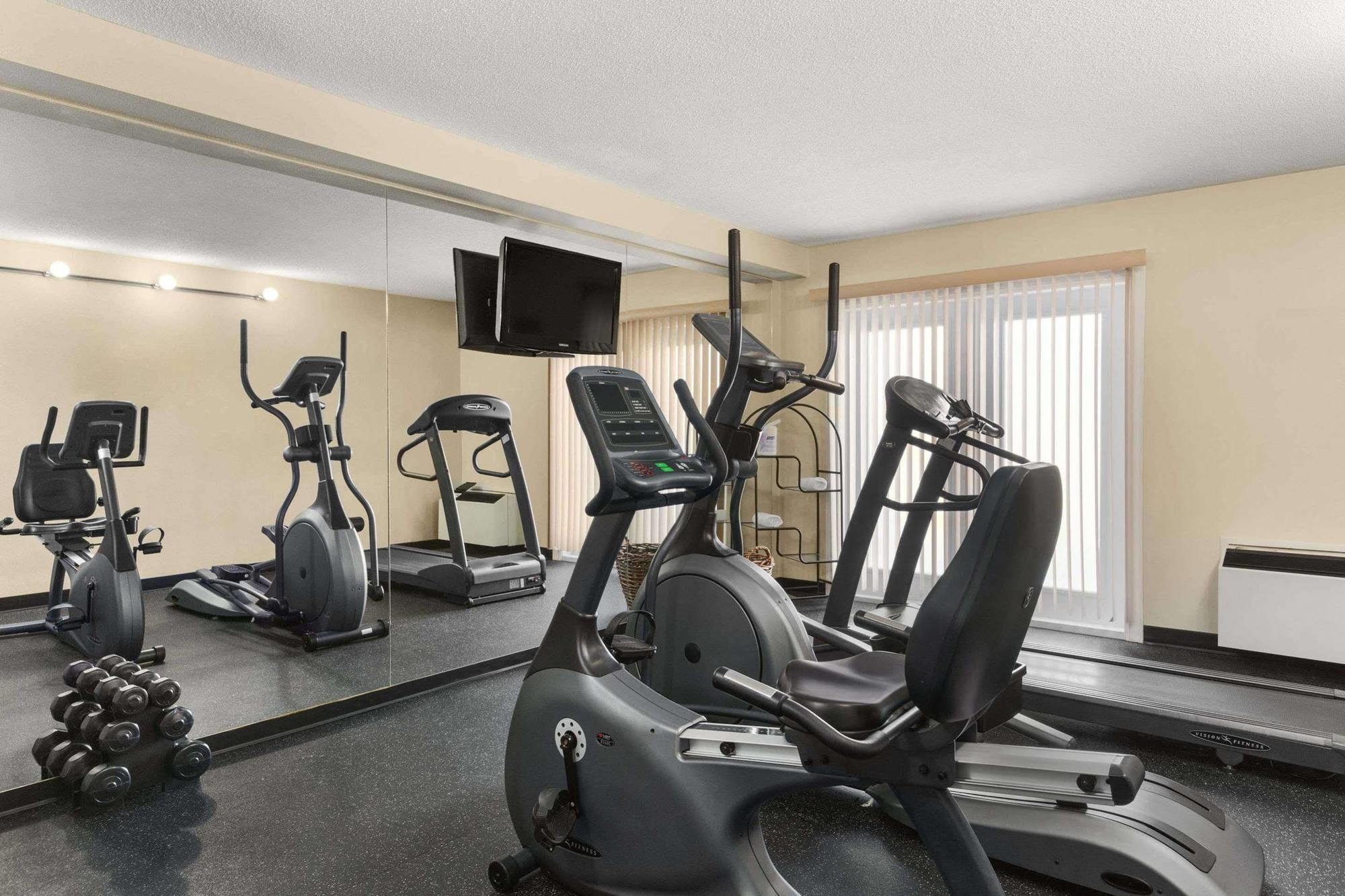 Country Inn & Suites Дартмут Экстерьер фото